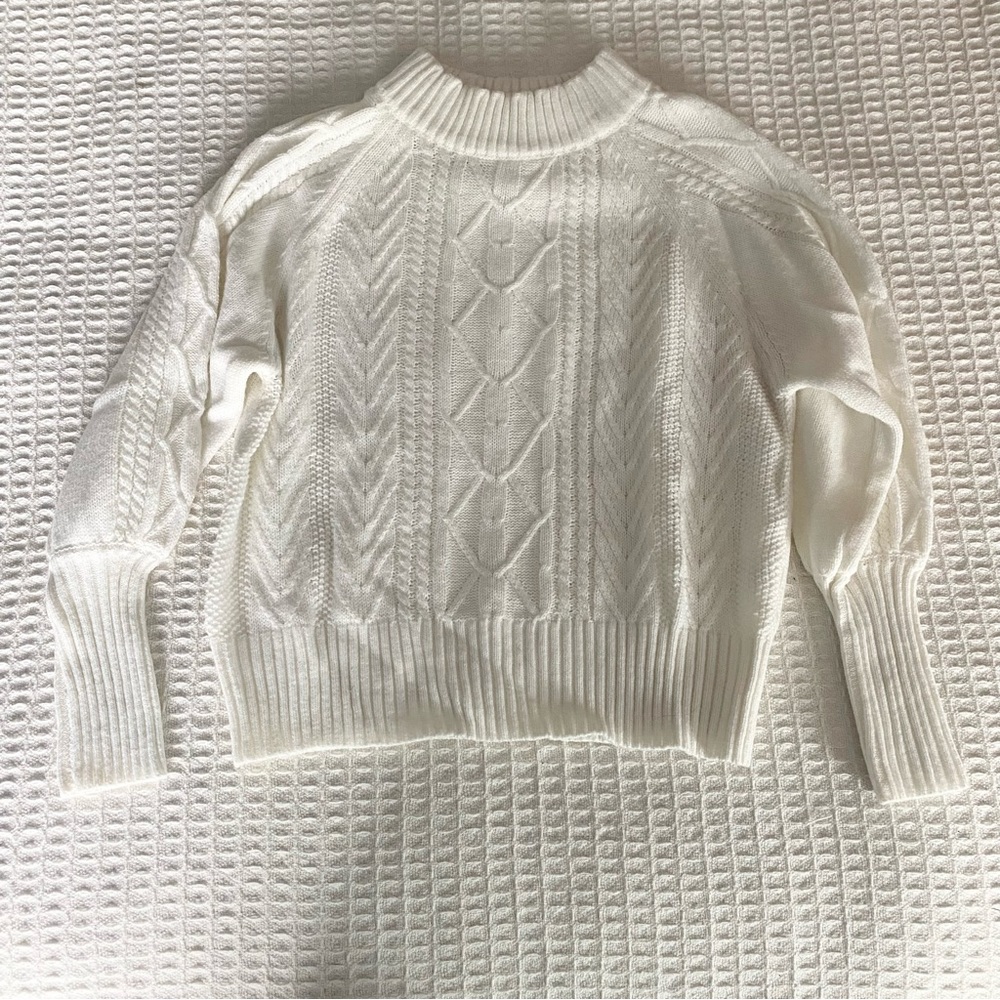 White cableknit acrylic sweater size Small